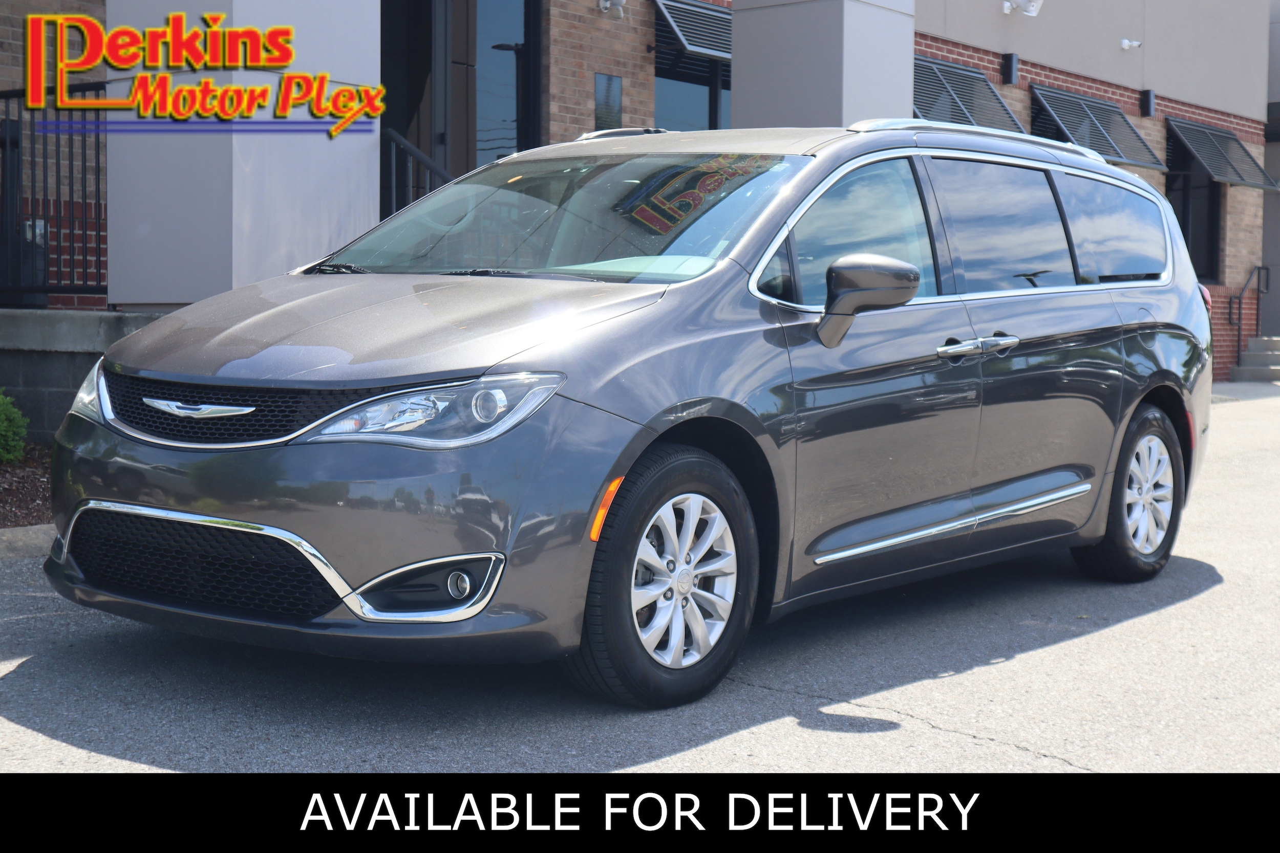 2018 Chrysler Pacifica Touring L Plus's photo