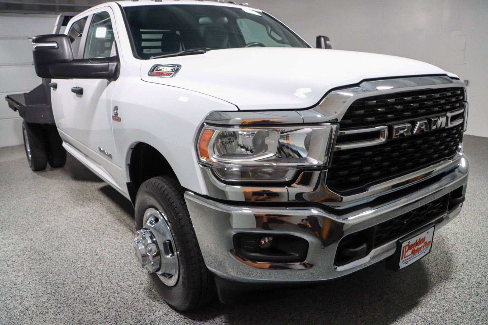 2023 RAM Ram 3500 Chassis Cab SLT - Photo 5