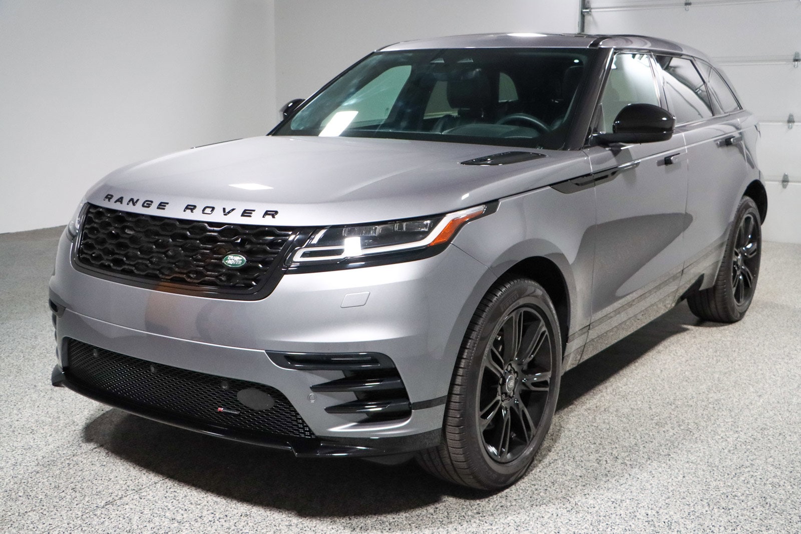 2023 Land Rover Range Rover Velar R-Dynamic S photo 4
