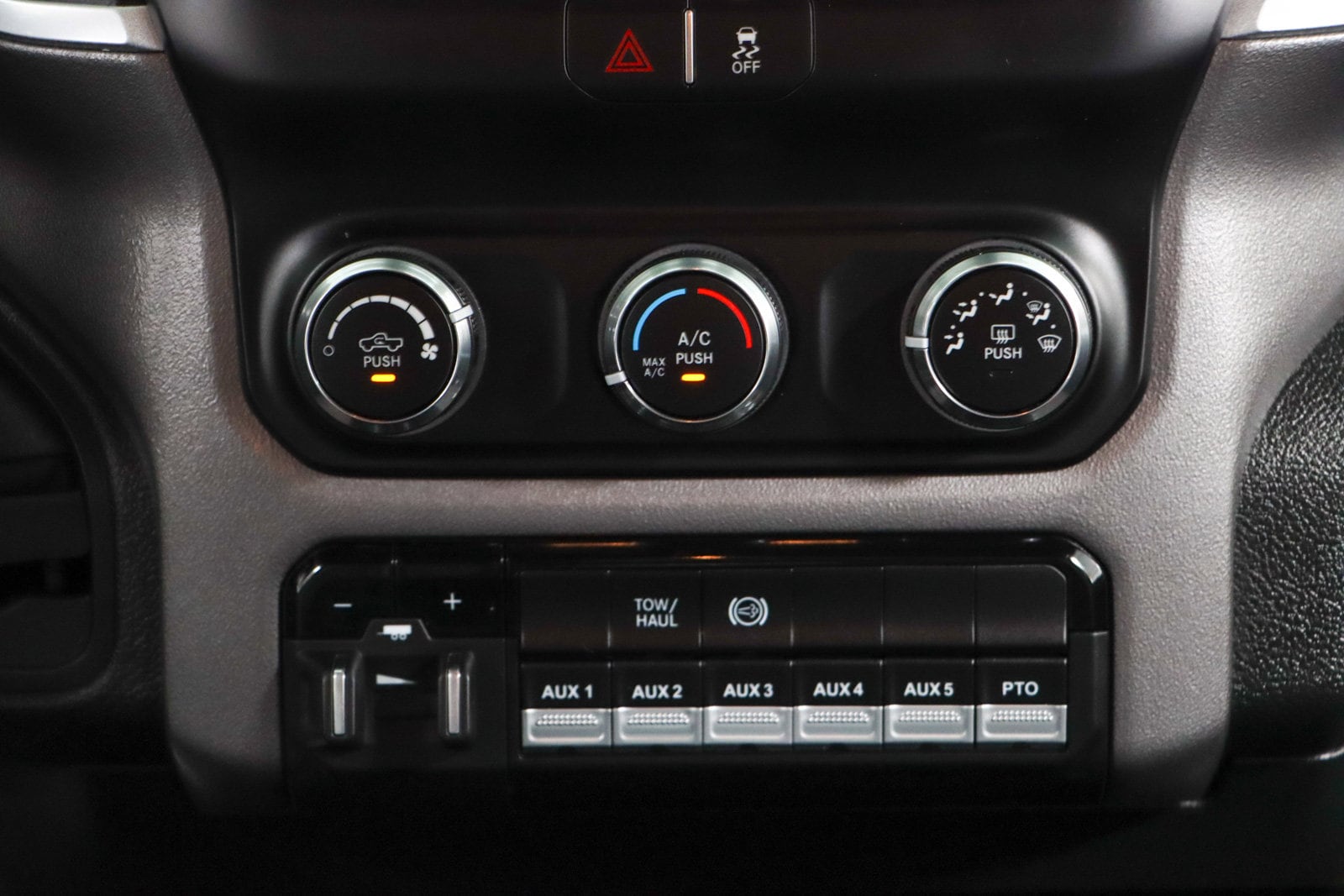 2023 RAM Ram 3500 Chassis Cab SLT - Photo 20