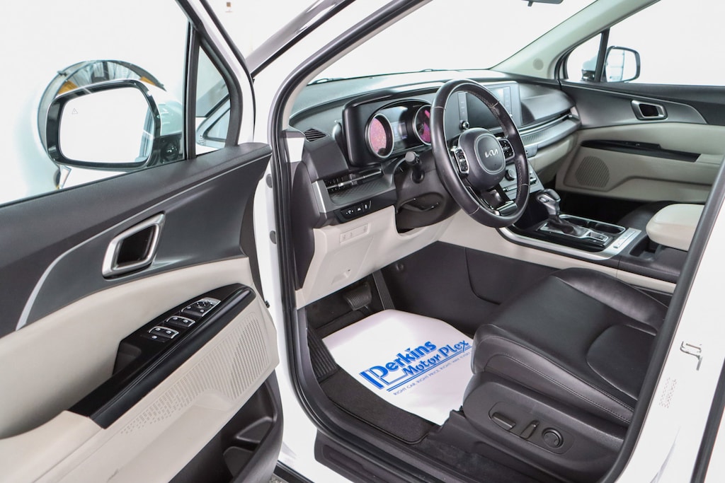 Used 2024 Kia Carnival LX MPV