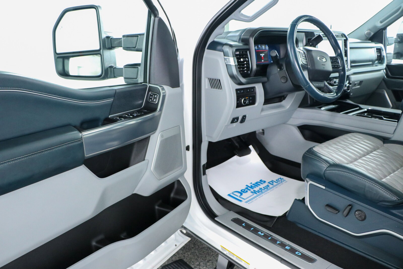 2024 Ford F-450 Limited photo 2