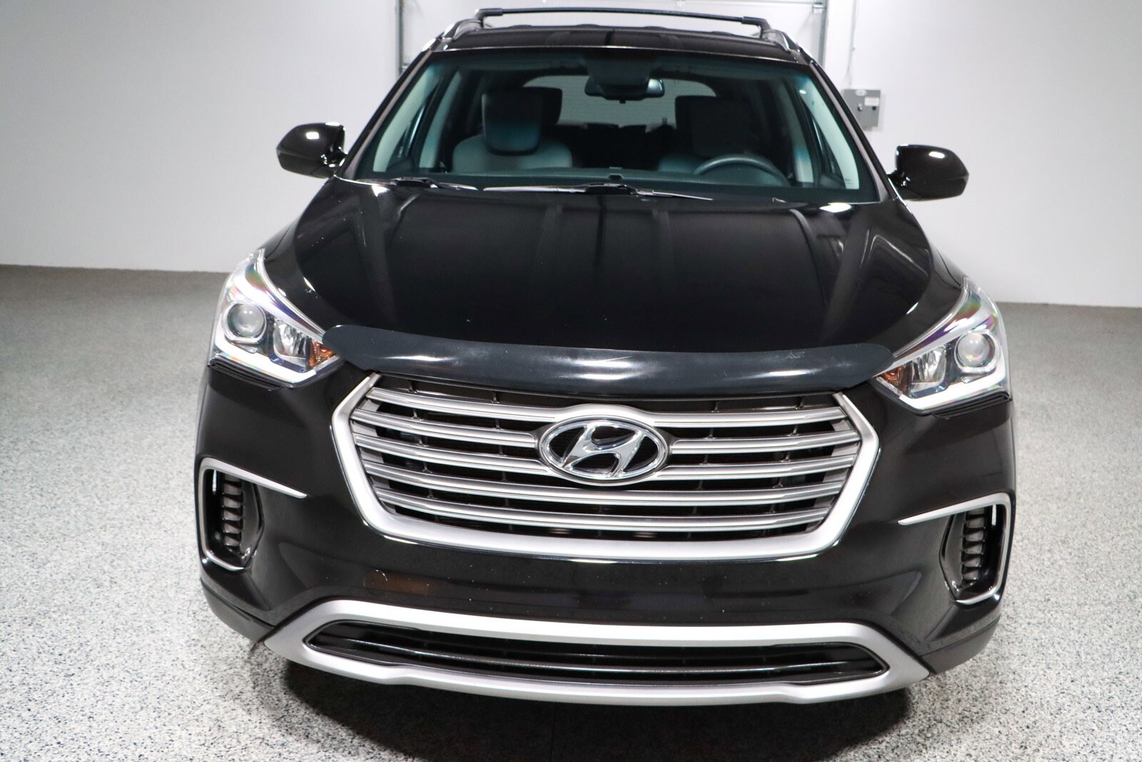 2017 Hyundai Santa Fe SE photo 3