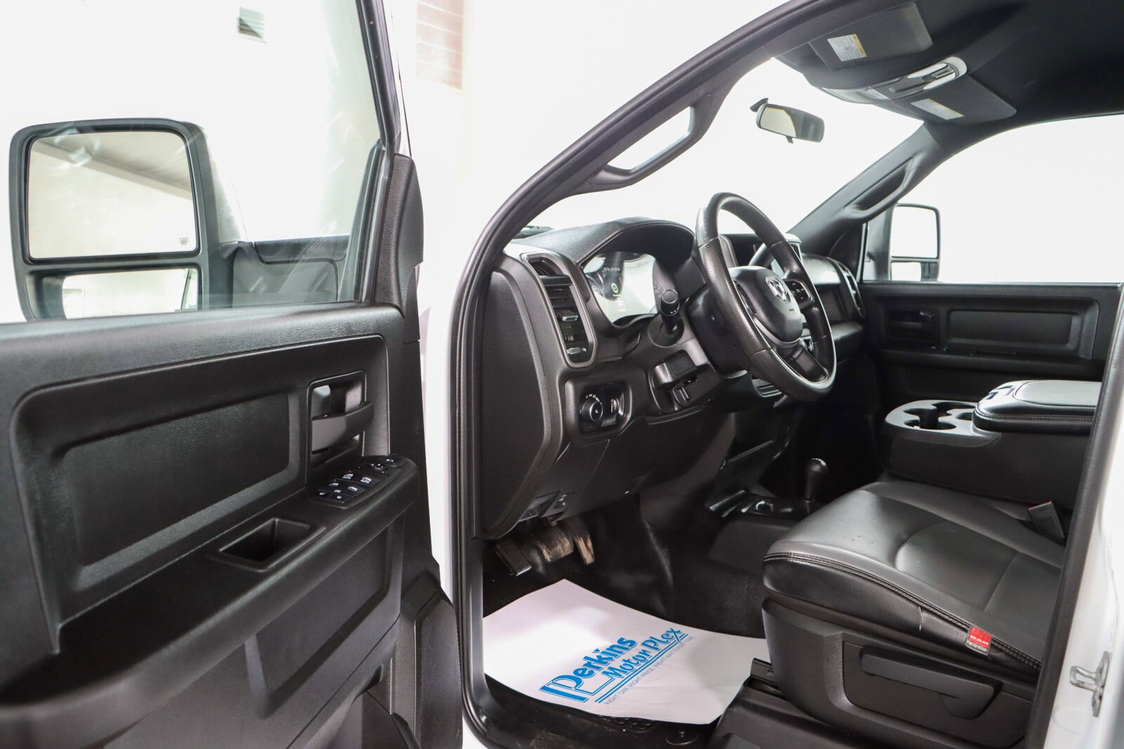 2023 Ram 2500 Tradesman photo 2