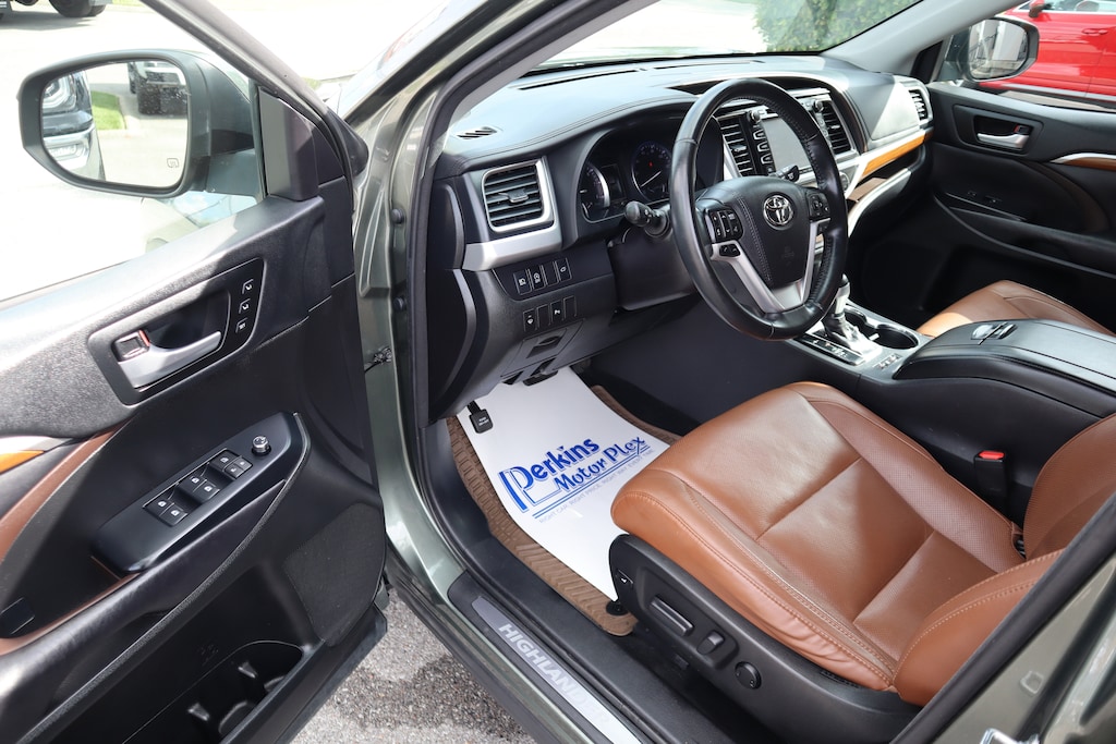 Used 2017 Toyota Highlander Limited SUV