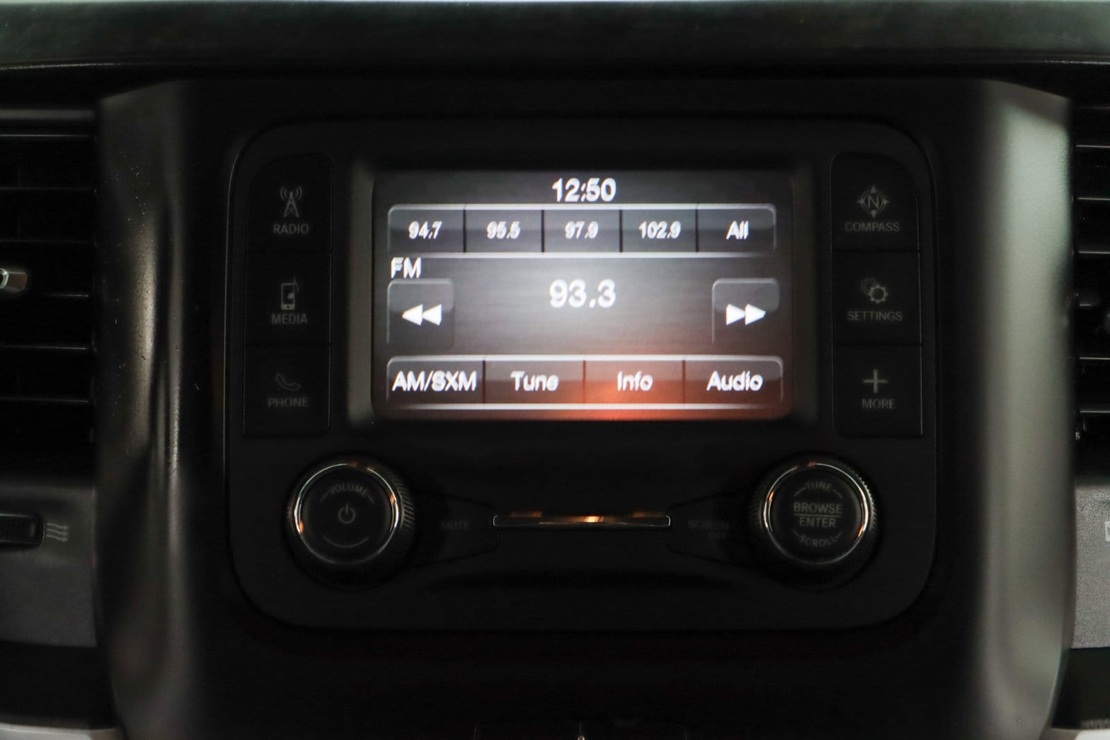 2023 RAM Ram 3500 Chassis Cab SLT - Photo 19