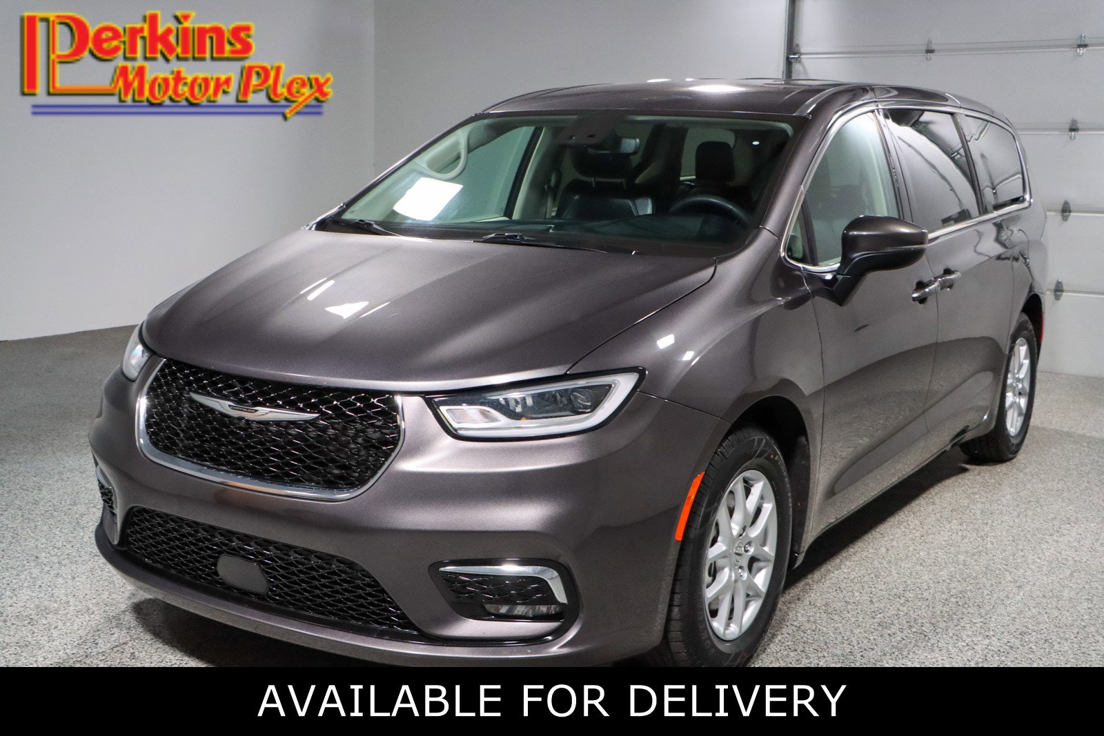 2023 Chrysler Pacifica Touring L's photo