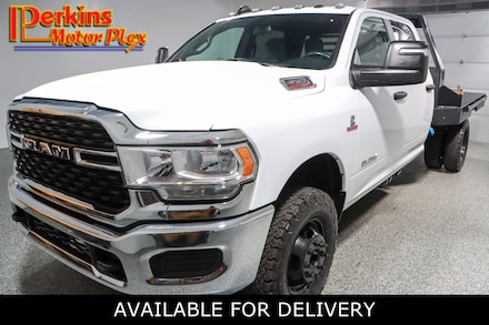 2024 Ram 3500 SLT 4X4 FLATBED Truck Crew Cab