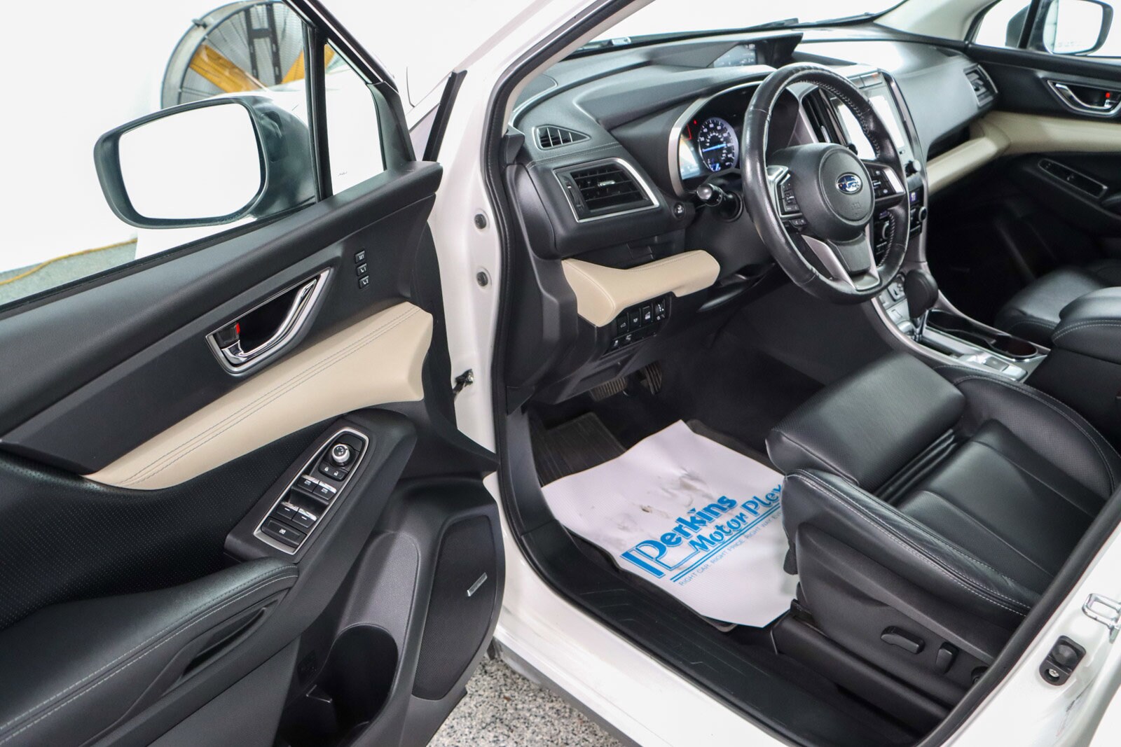 2022 Subaru Ascent Limited photo 2