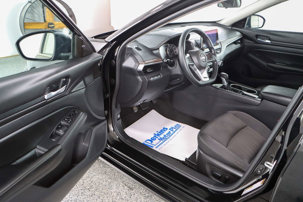 Used 2024 Nissan Altima SV Sedan