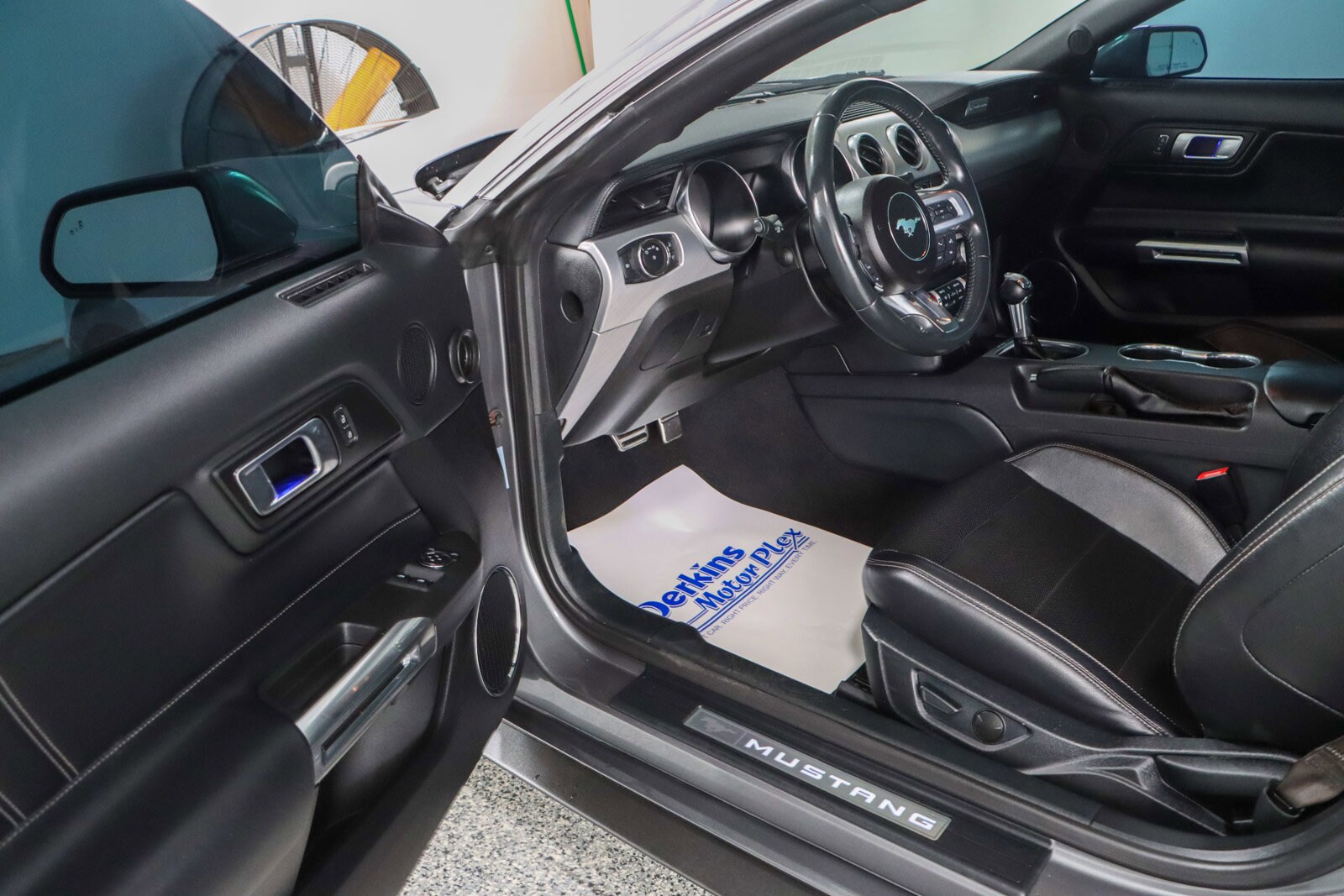 2021 Ford Mustang photo 2