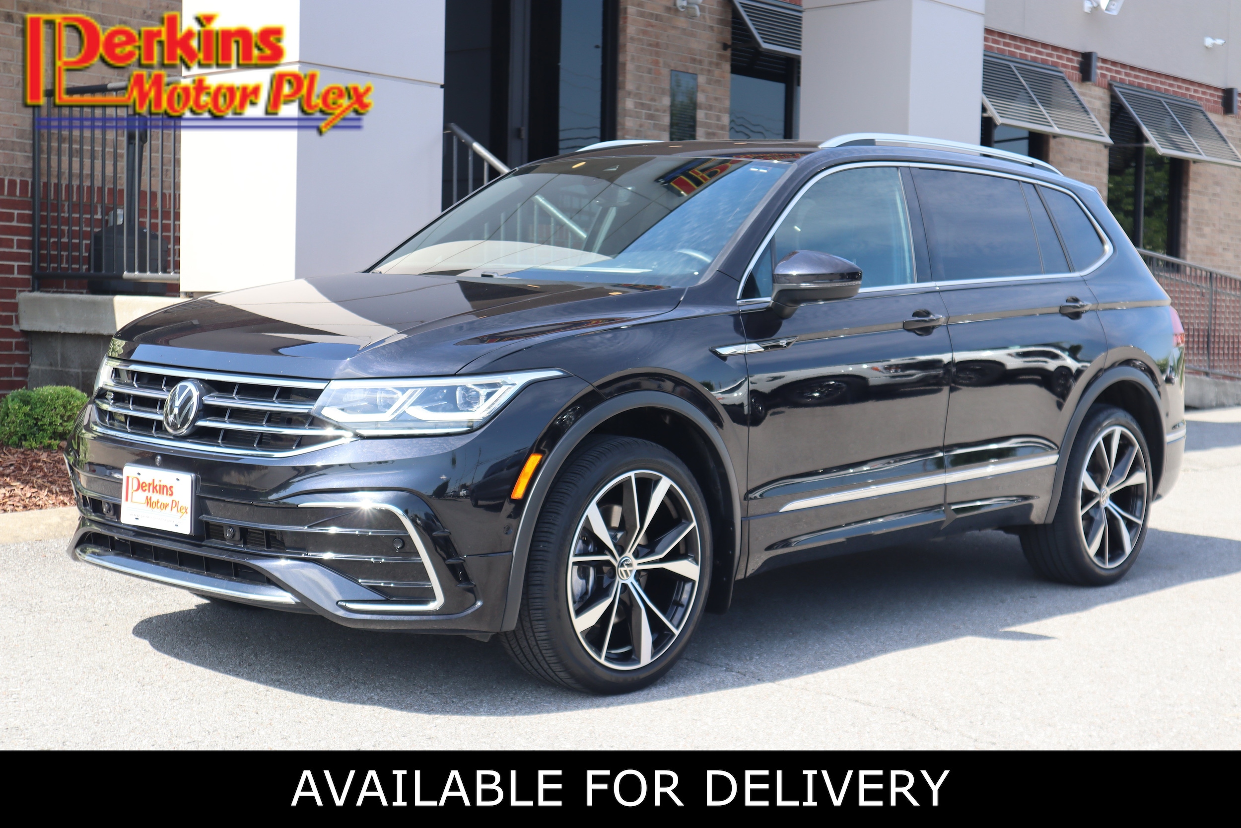 2022 Volkswagen Tiguan 2.0T SEL R-Line 4Motion's photo