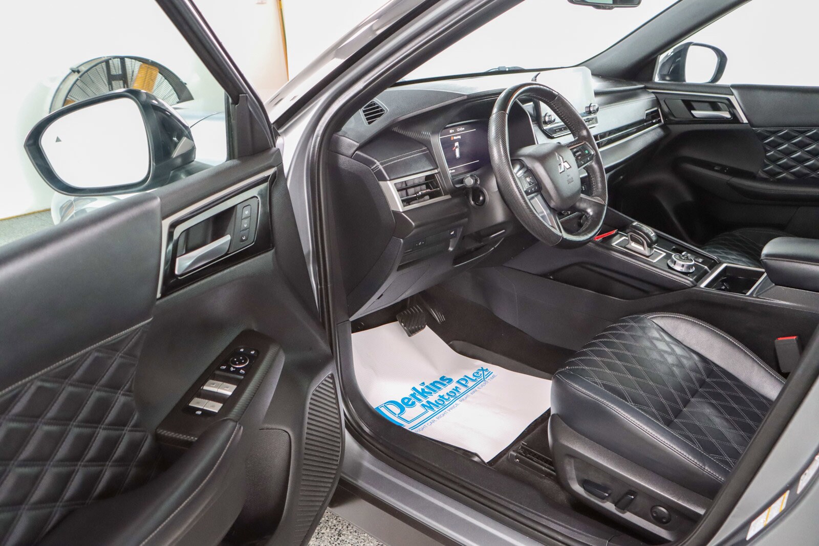 2023 Mitsubishi Outlander SEL Black Edition photo 2