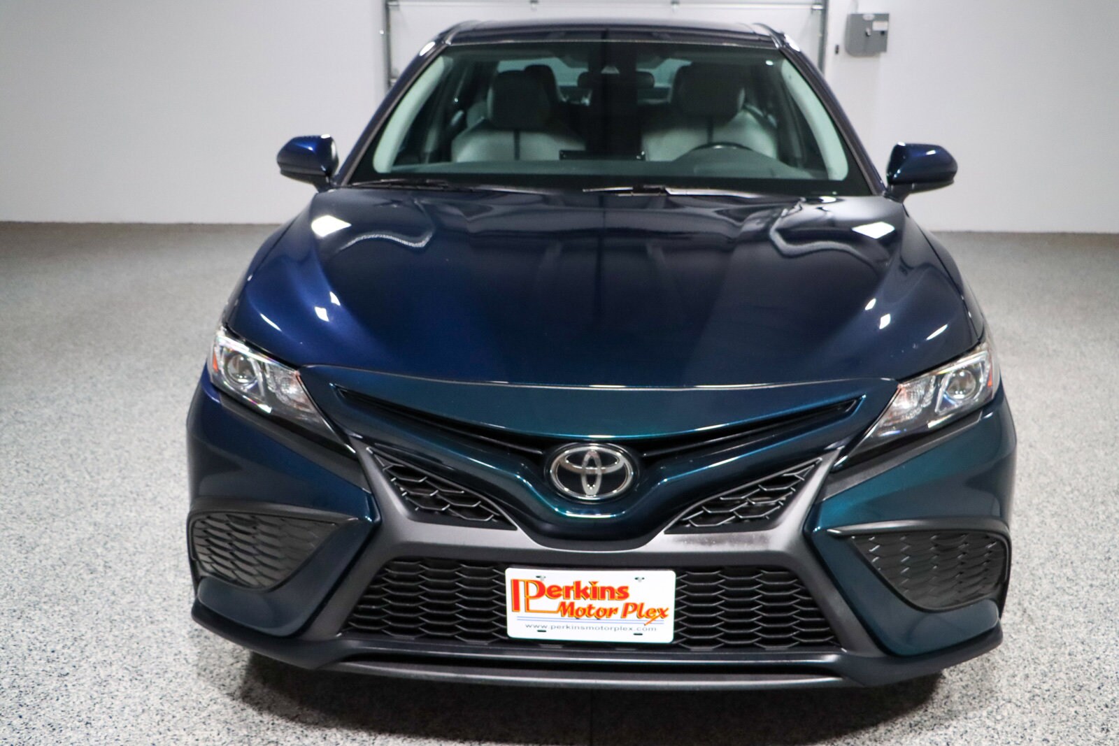 2021 Toyota Camry SE photo 3