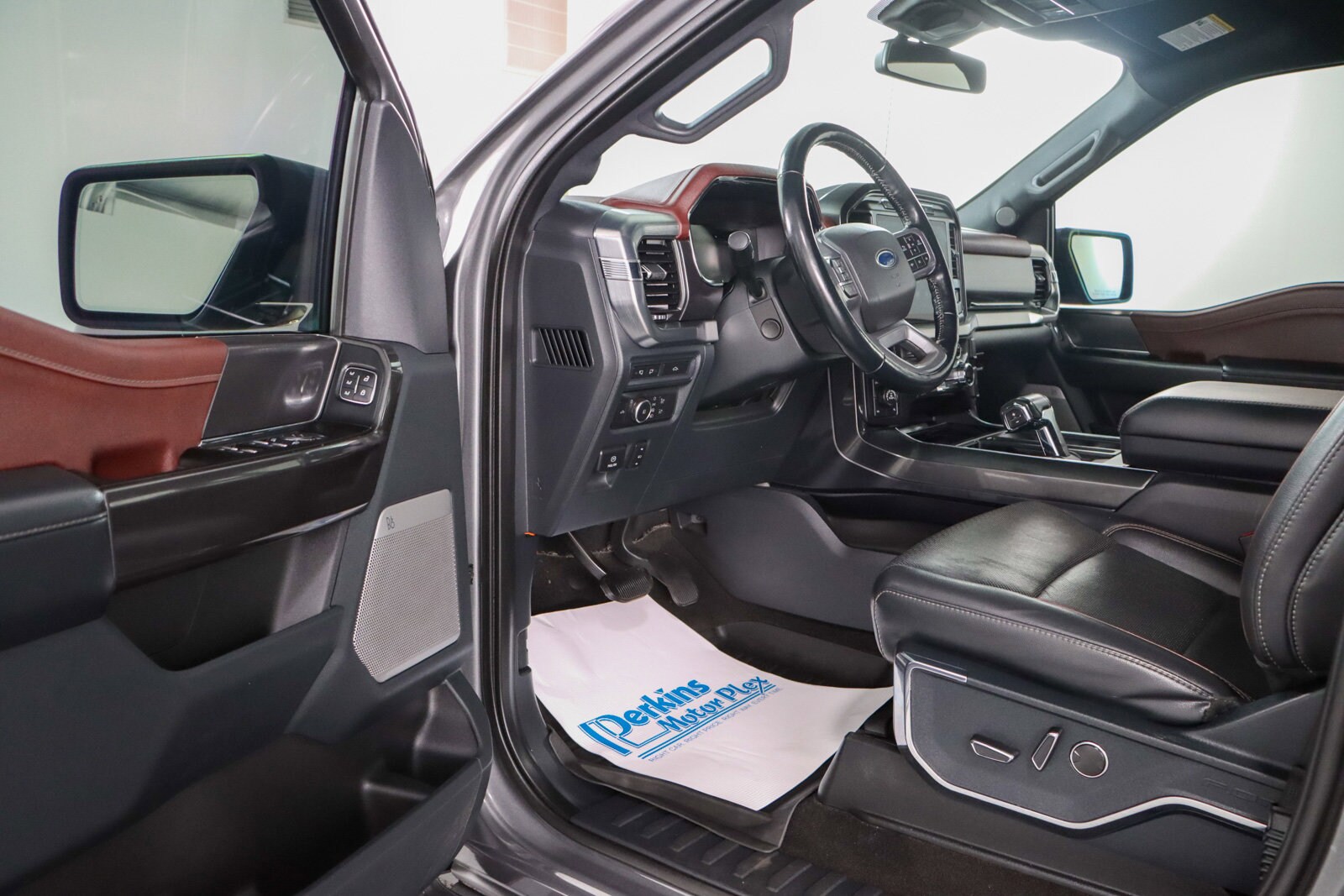 2021 Ford F-150 Lariat photo 2