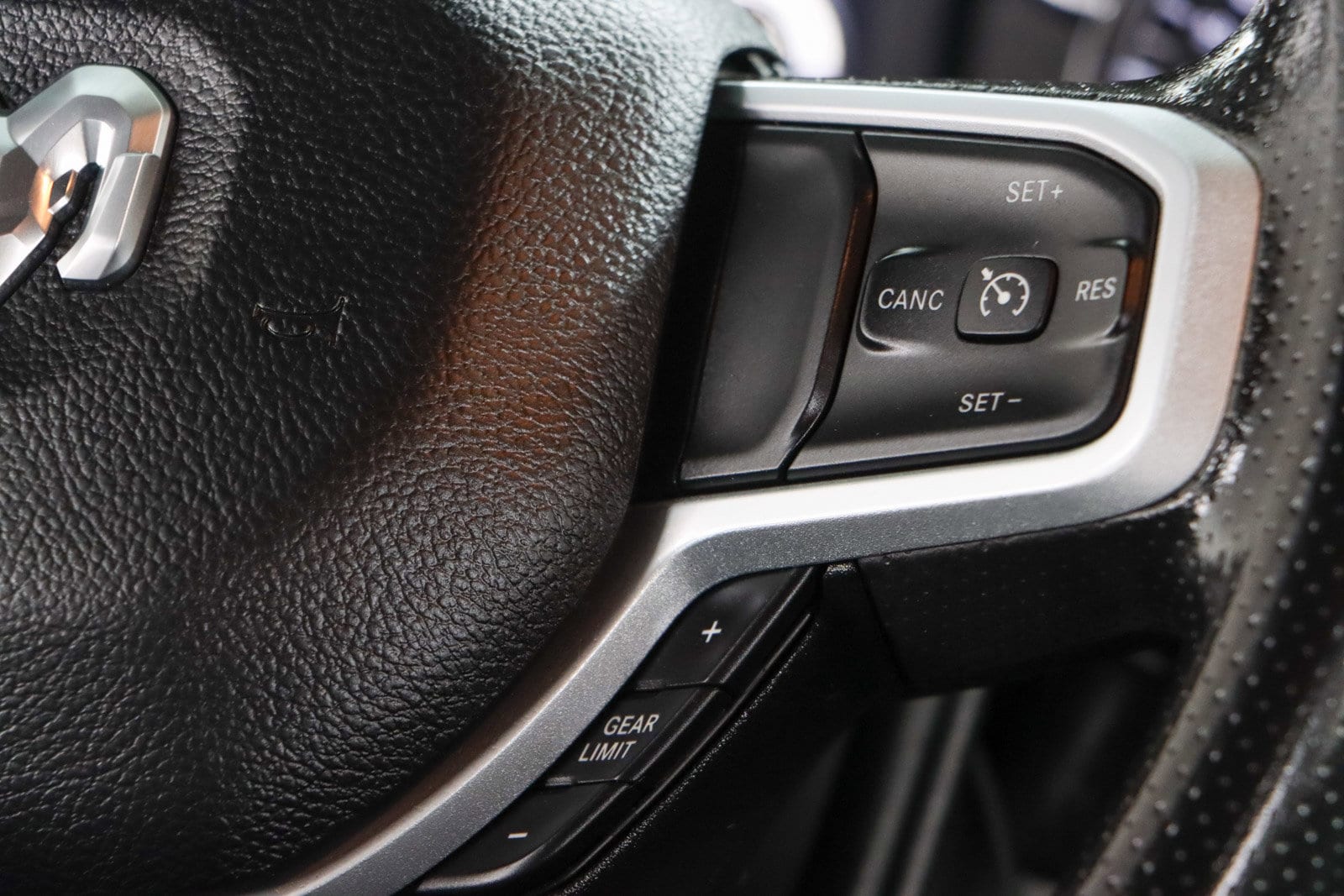 2023 RAM Ram 3500 Chassis Cab SLT - Photo 14