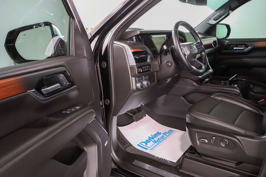 Used 2025 GMC Yukon XL Denali 4X4 SUV