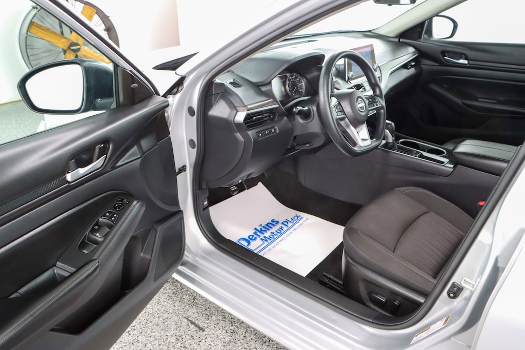 Used 2024 Nissan Altima SV Sedan