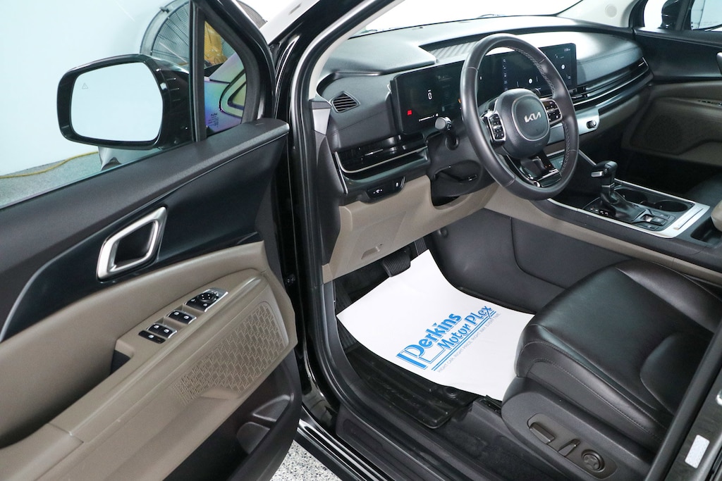 Used 2025 Kia Carnival LXS Van Passenger Van