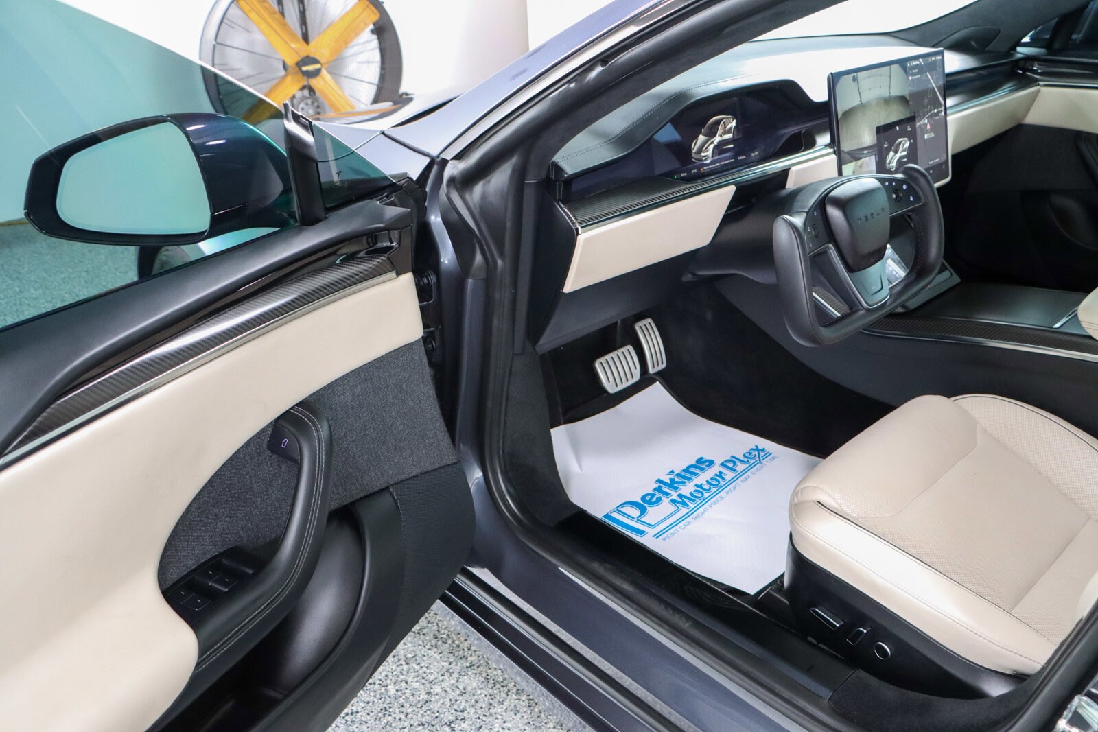 2021 Tesla Model S Plaid photo 2