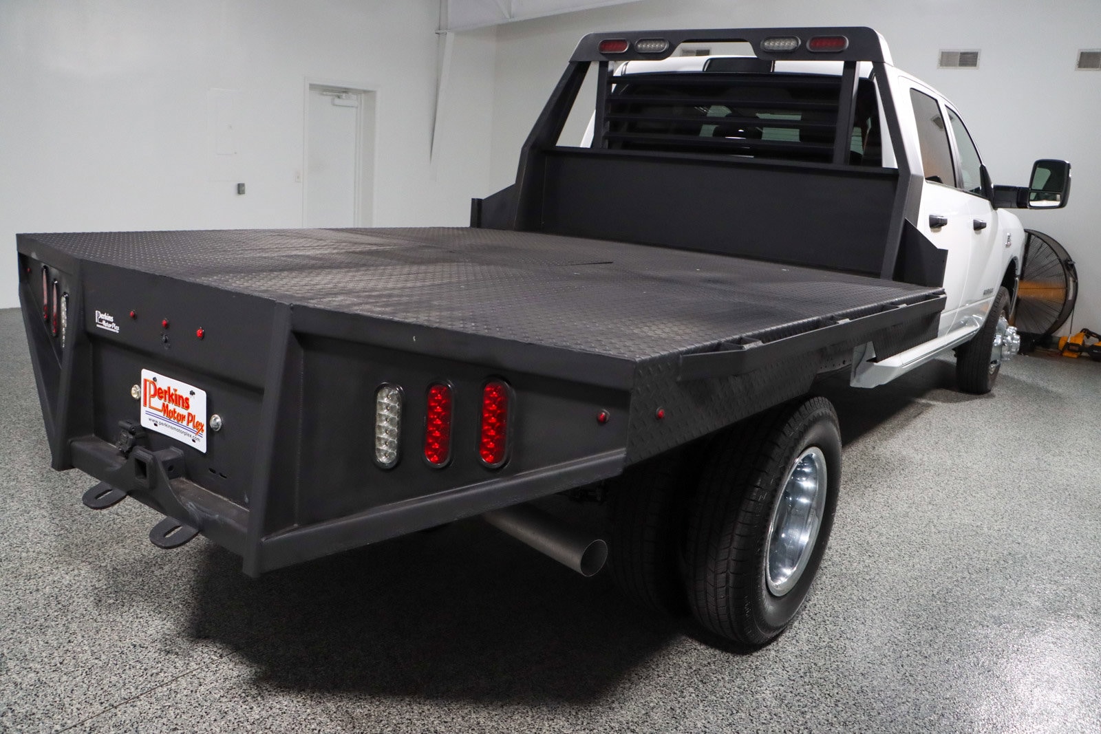 2023 RAM Ram 3500 Chassis Cab SLT - Photo 7