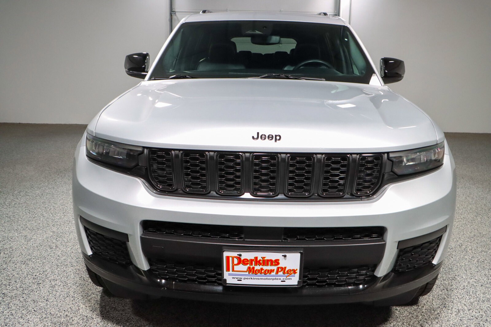 2023 Jeep Grand Cherokee Laredo Altitude photo 3
