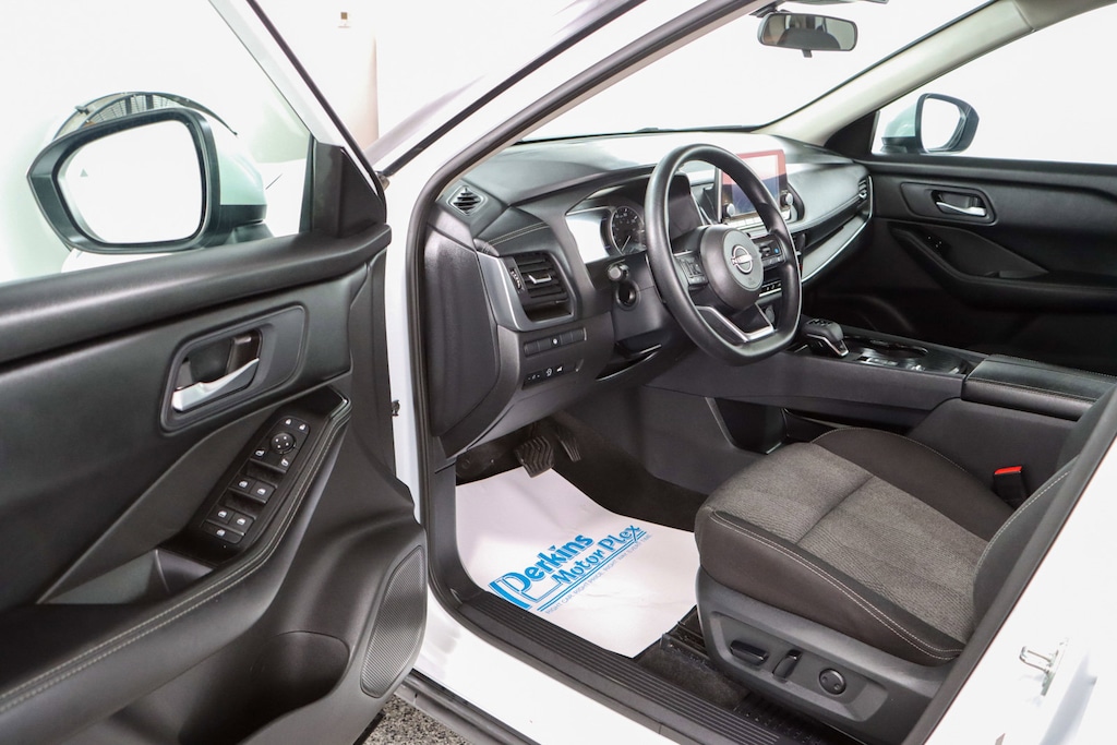 Used 2024 Nissan Rogue SV SUV