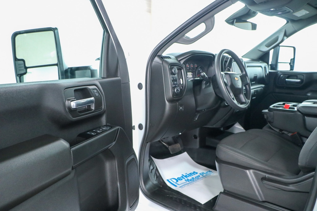 Used 2024 Chevrolet Silverado 3500HD 4X4 FLATBED Truck Crew Cab