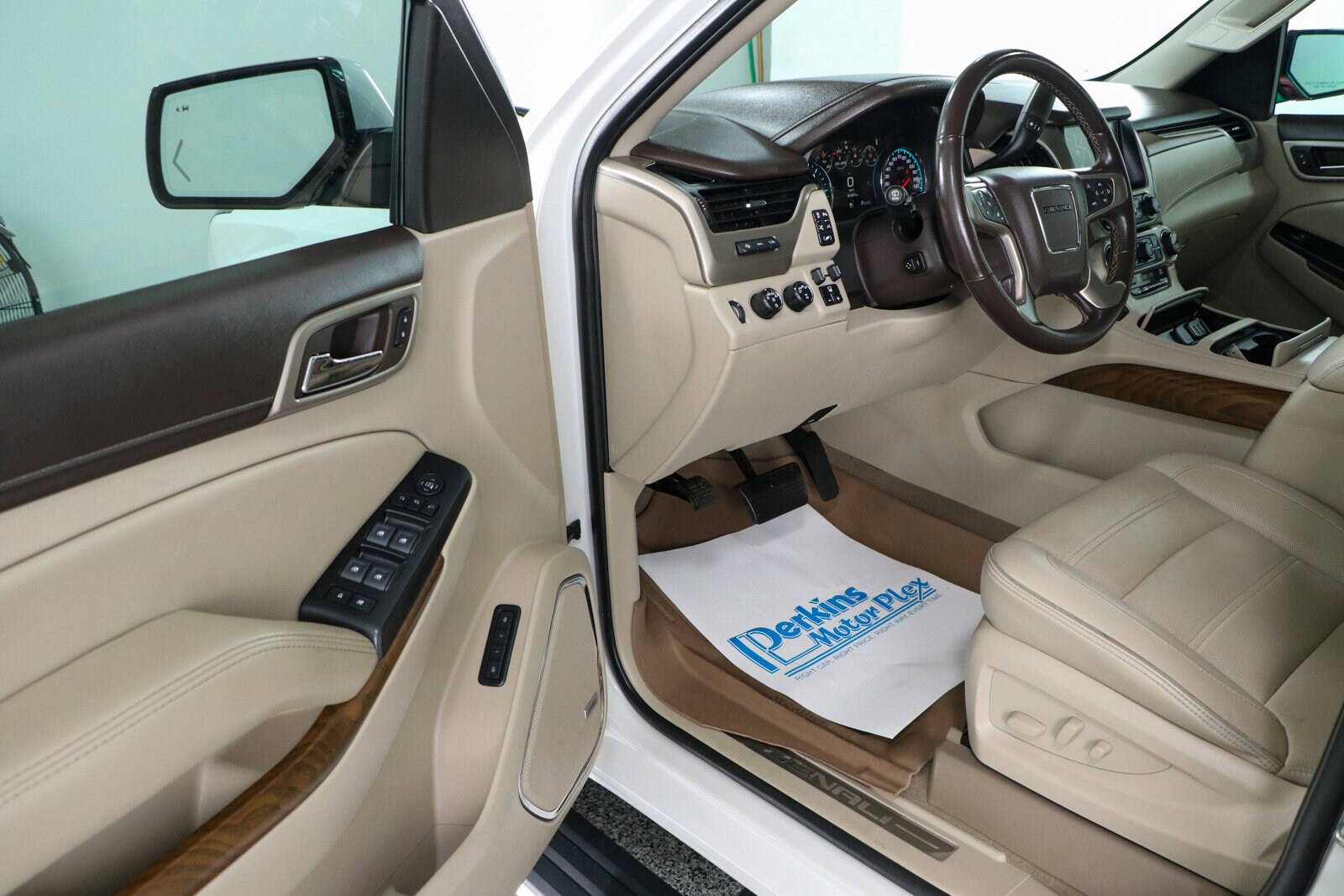 2020 Gmc Yukon Denali photo 2