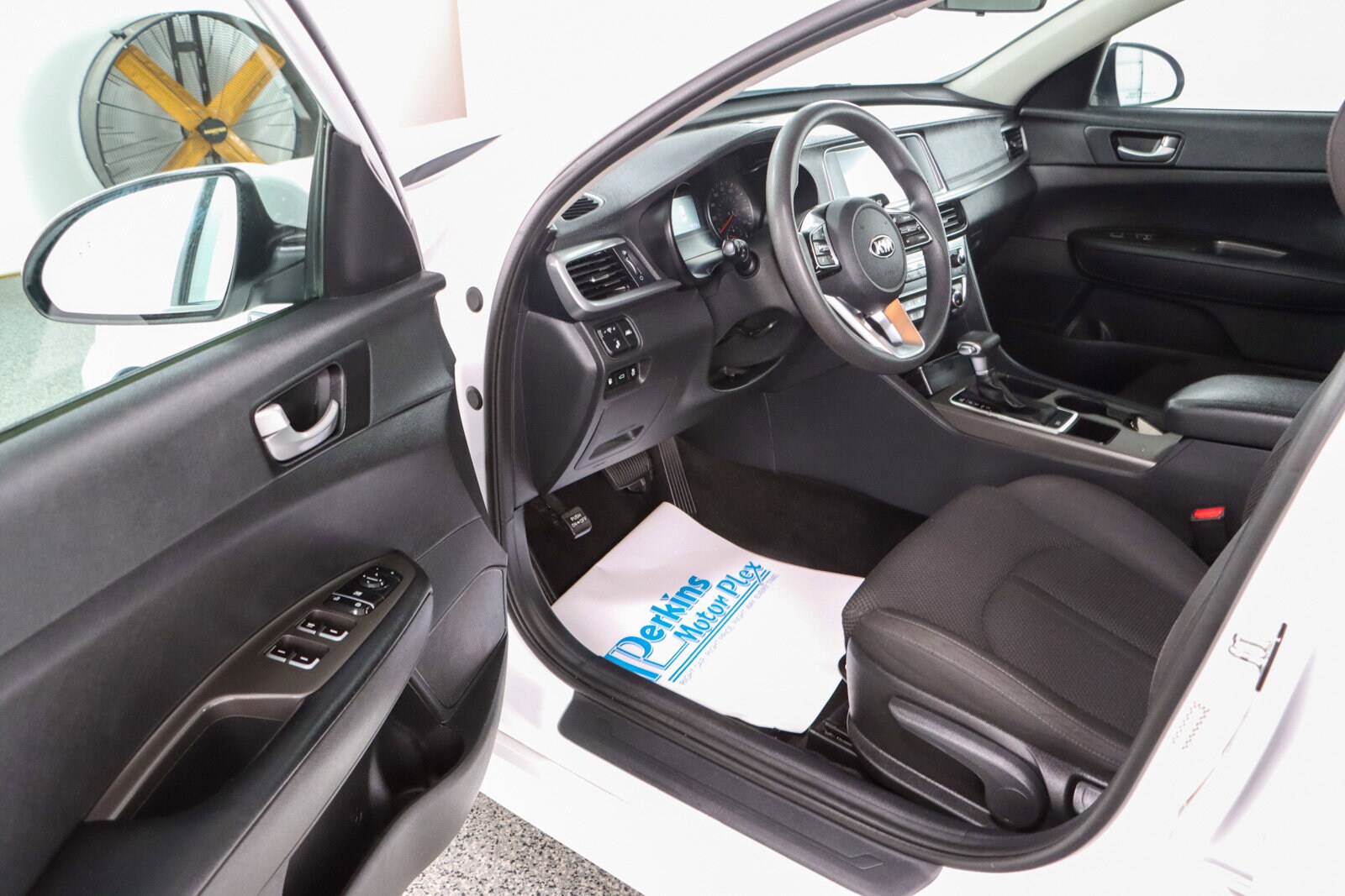 2020 Kia Optima LX photo 2