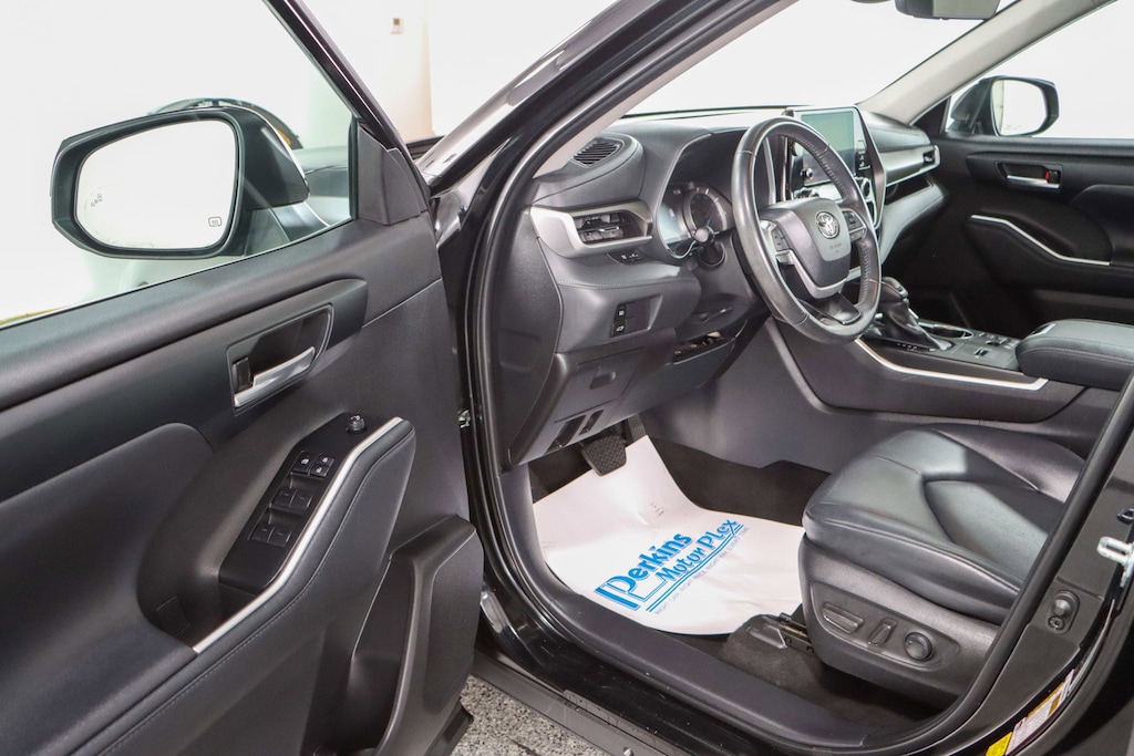 Used 2023 Toyota Highlander Hybrid XLE AWD SUV