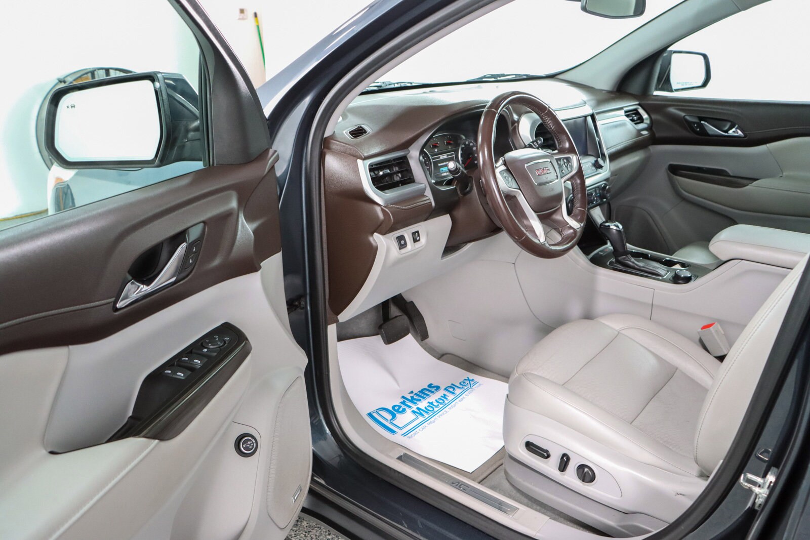 2019 Gmc Acadia SLT photo 2