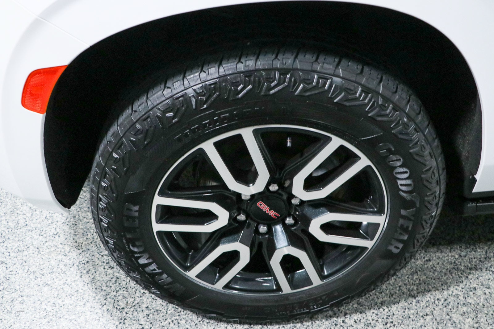 2023 GMC Yukon AT4 - Photo 11