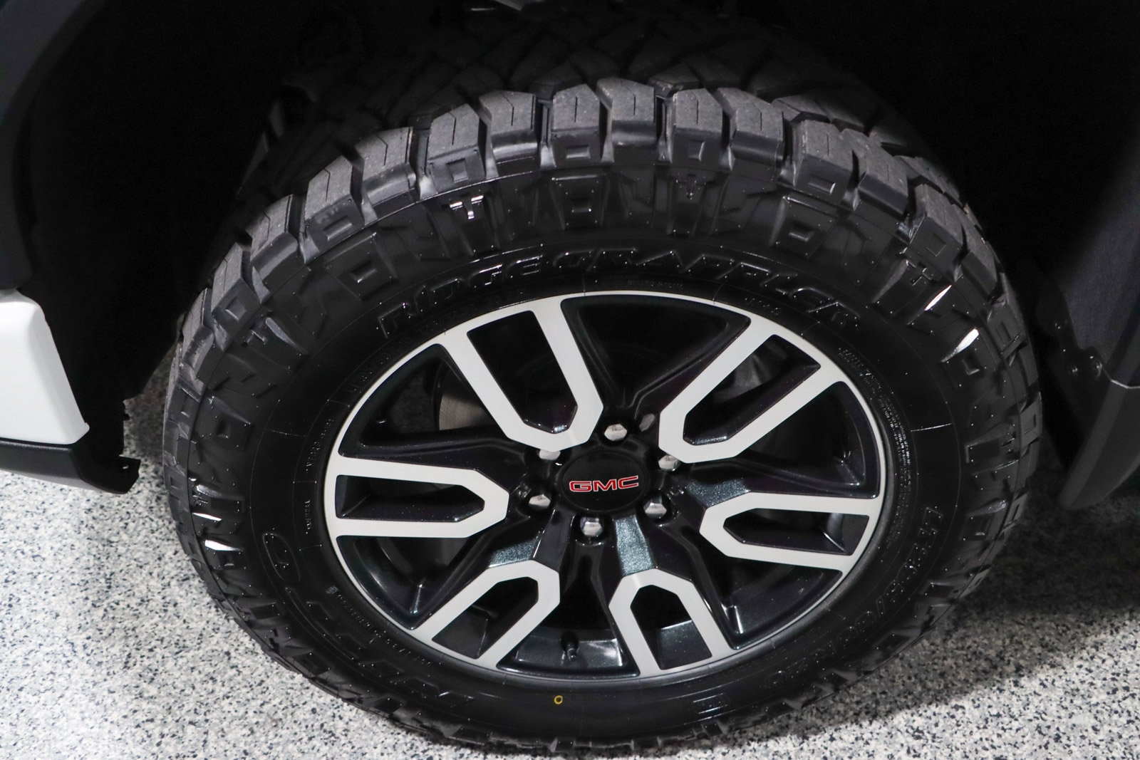 2024 GMC Sierra 1500 AT4 - Photo 11