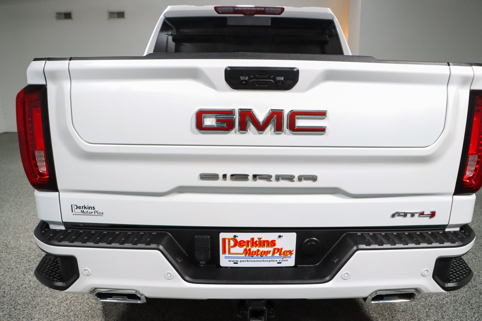 2024 GMC Sierra 1500 AT4 - Photo 9