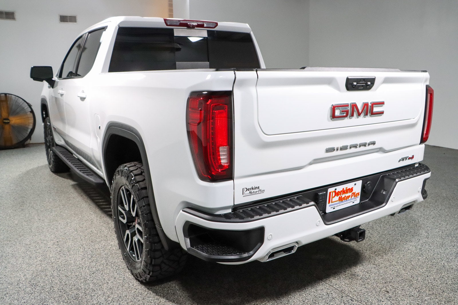 2024 GMC Sierra 1500 AT4 - Photo 10
