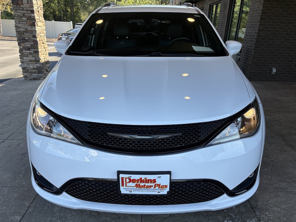 Used 2018 Chrysler Pacifica Touring L Van