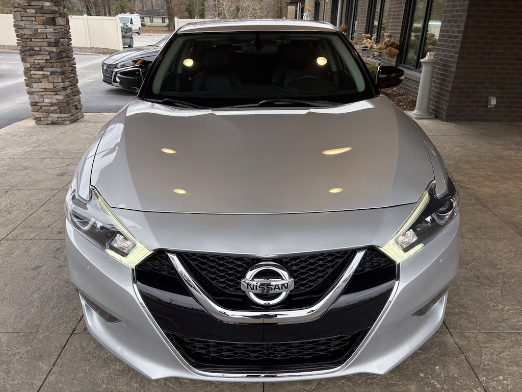 Used 2018 Nissan Maxima SV Sedan