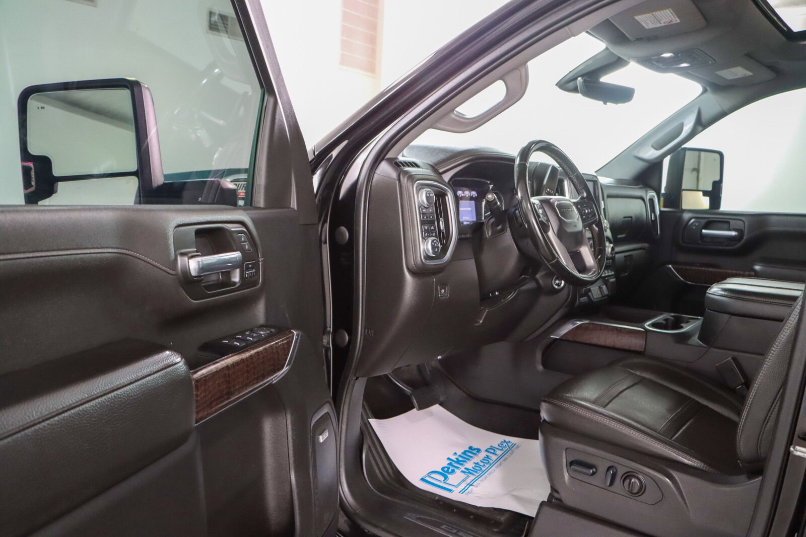 2023 Gmc Sierra HD Denali photo 2