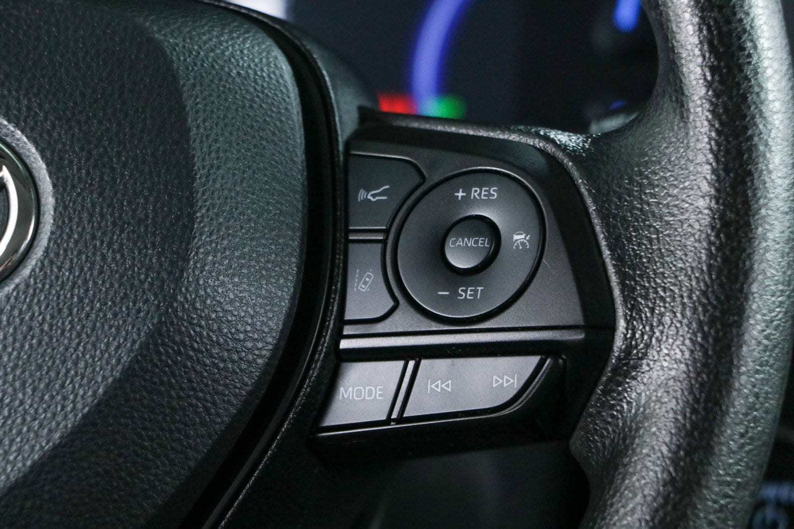 2025 Toyota RAV4 XLE - Photo 14