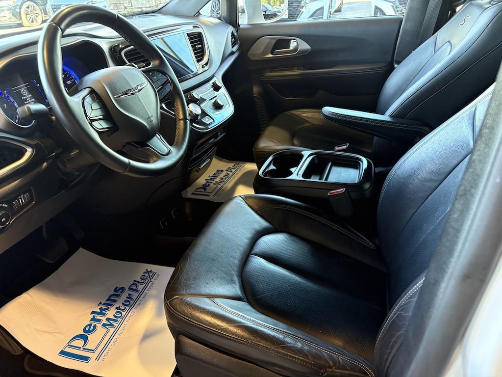 Used 2018 Chrysler Pacifica Touring L Van