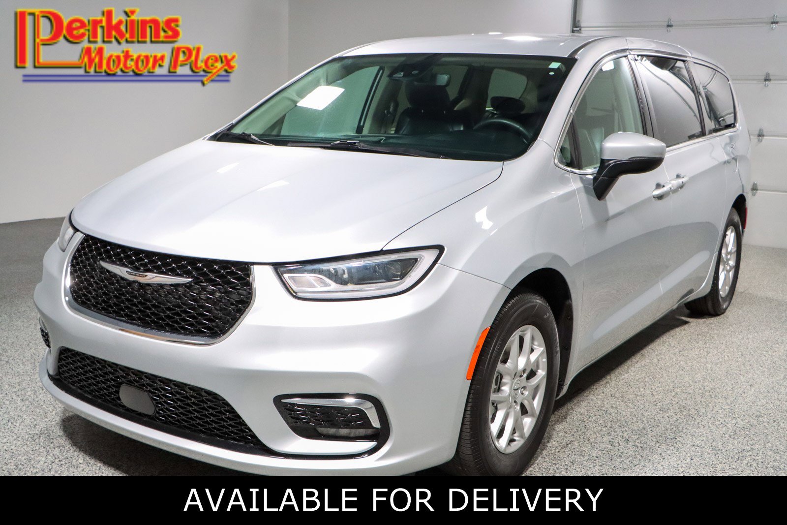 2023 Chrysler Pacifica Touring L's photo