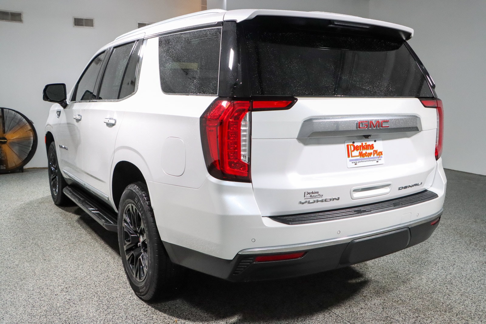 2023 GMC Yukon Denali - Photo 9