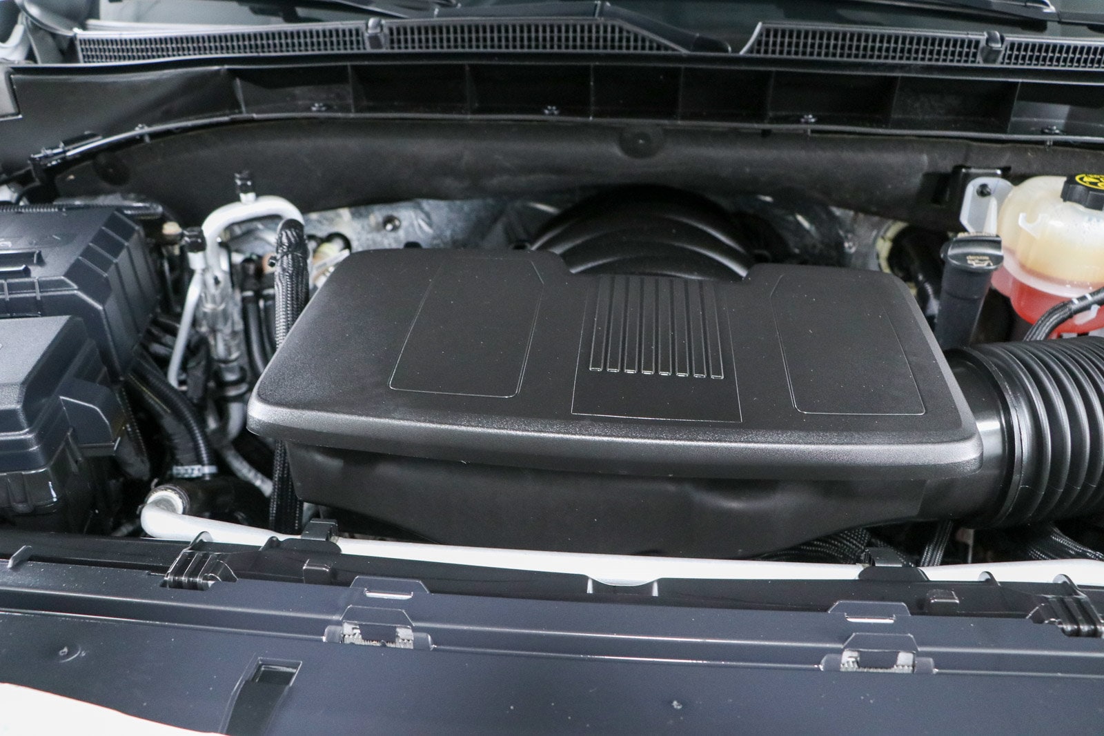 2023 GMC Yukon AT4 - Photo 37