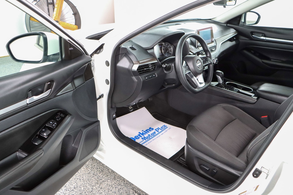 Used 2023 Nissan Altima SV Sedan