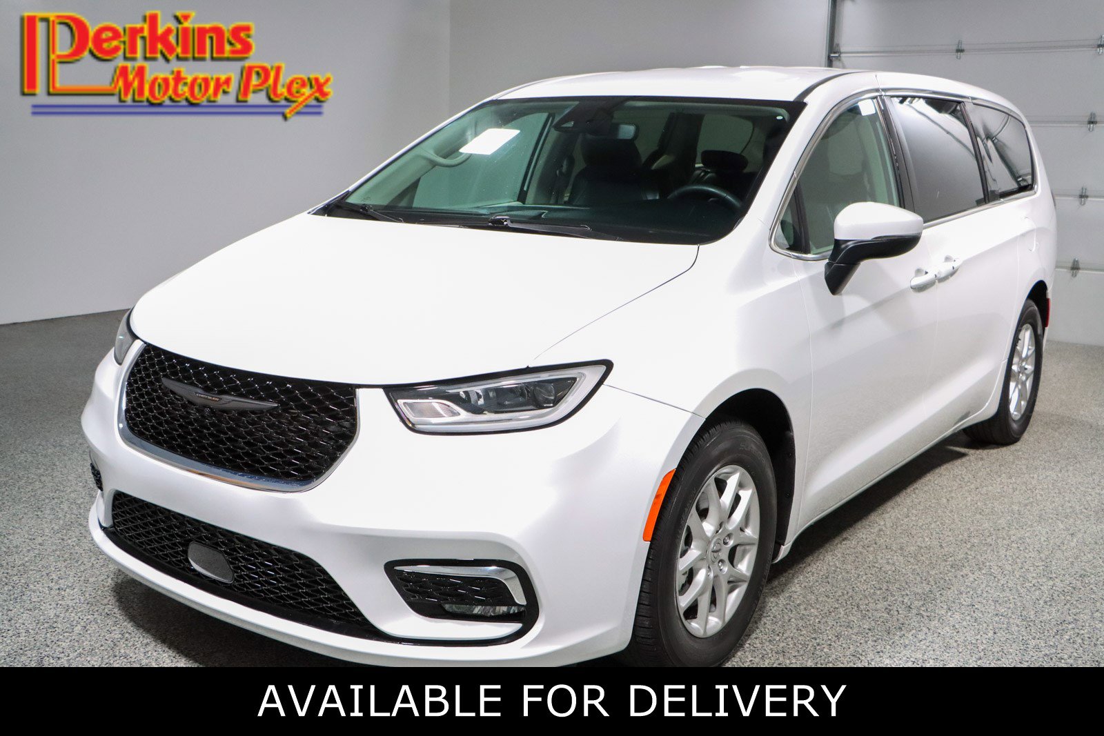 2023 Chrysler Pacifica Touring L's photo