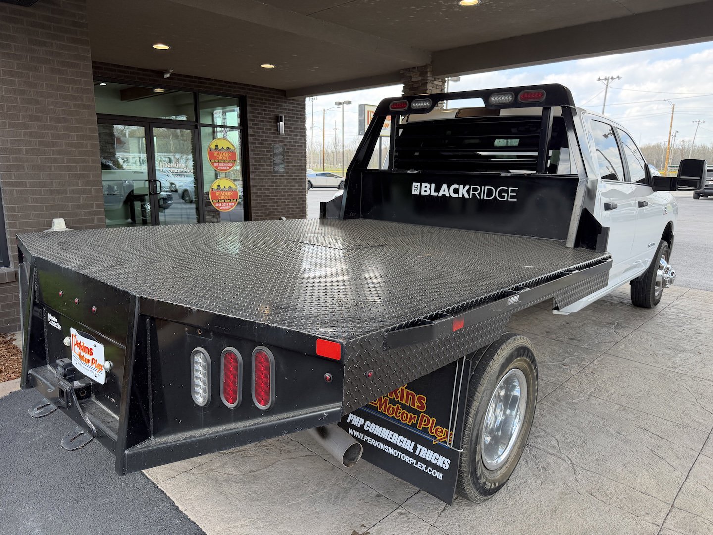2024 RAM Ram 3500 Chassis Cab SLT - Photo 7