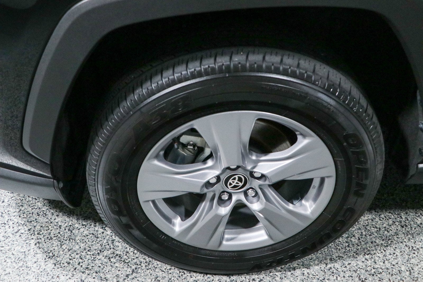 2025 Toyota RAV4 XLE - Photo 10