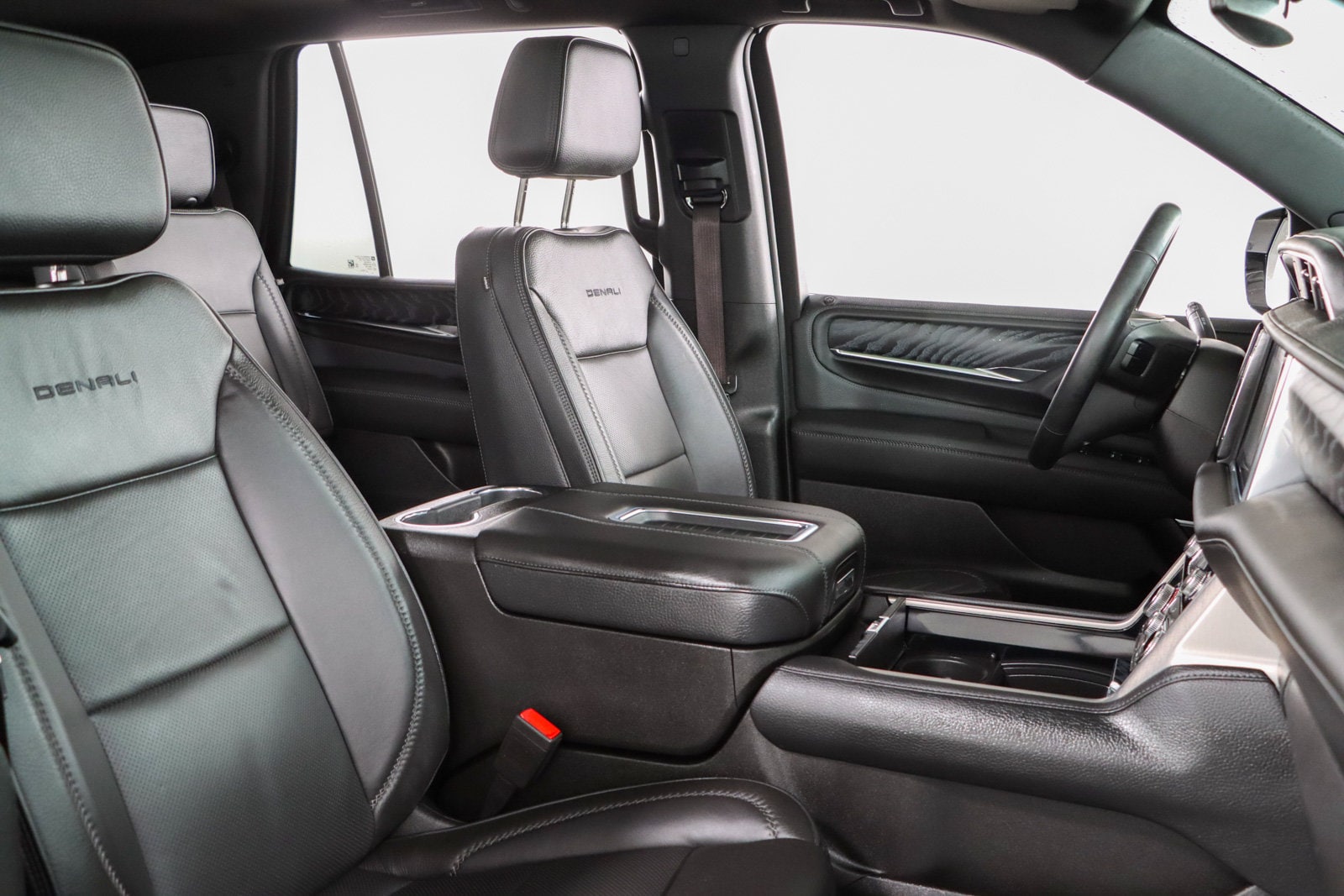 2023 GMC Yukon Denali - Photo 31