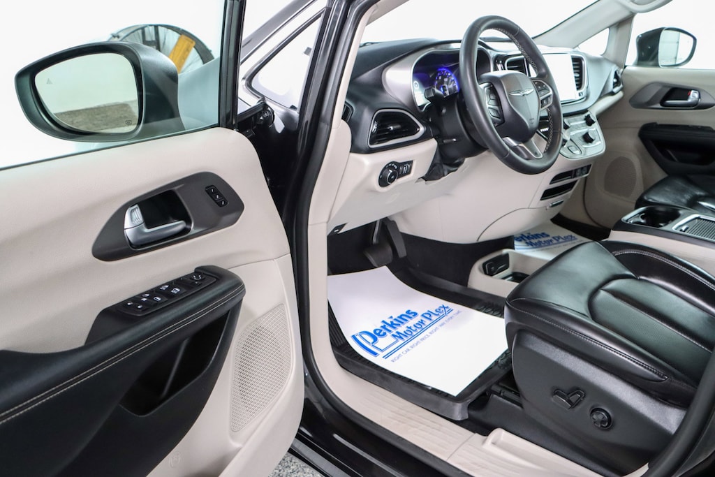 Used 2023 Chrysler Pacifica Touring L Van Passenger Van